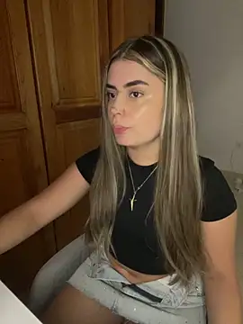 Snapshot of Miss_valeriaa chatting on November 26, 10:44 pm Miss valeriaa online show from November 26, 10:44 pm