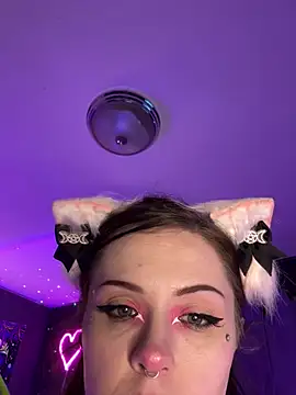 BlaizeyBBy online show from March 1, 2:02 pm