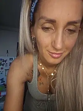 IsabelleEthan online show from March 8, 5:44 am