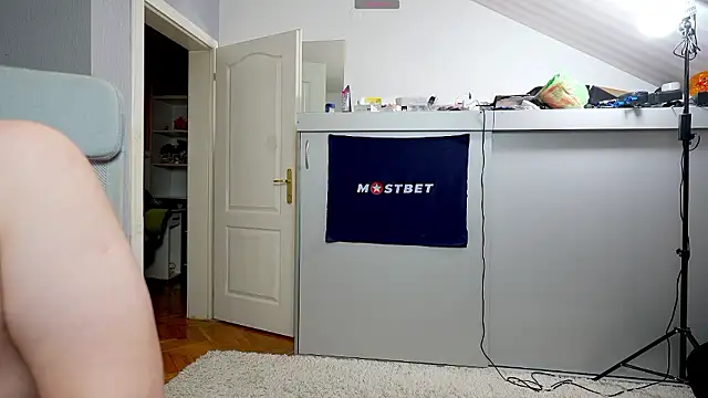 foxeslovefoxes online show from December 6, 2:38 pm
