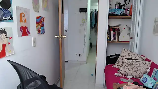 Snapshot of soynanabela28 chatting on December 1, 8:25 pm soynanabela28 online show from December 1, 8:25 pm