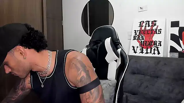 Snapshot of Alessandro_Vanni chatting on October 8, 1:36 am Alessandro Vanni online show from October 8, 1:36 am