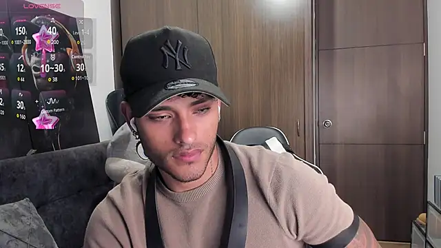 Snapshot of Alessandro_Vanni chatting on November 5, 2:22 am Alessandro Vanni online show from November 5, 2:22 am