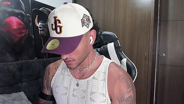 Snapshot of Alessandro_Vanni chatting on November 14, 1:48 am Alessandro Vanni online show from November 14, 1:48 am