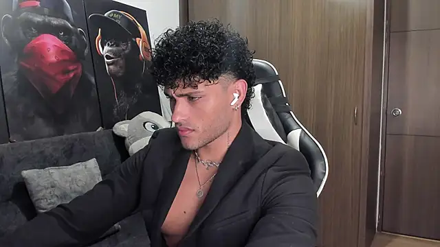 Snapshot of Alessandro_Vanni chatting on November 18, 1:11 am Alessandro Vanni online show from November 18, 1:11 am