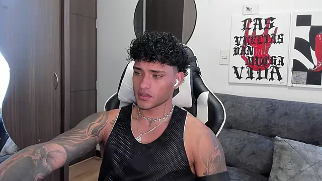 Alessandro Vanni online show from December 22, 3:42 pm