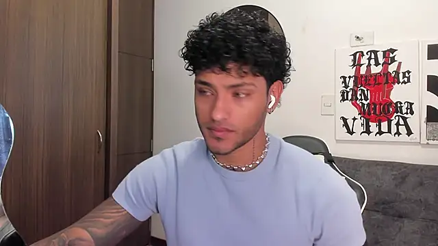 Snapshot of Alessandro_Vanni chatting on January 16, 1:48 pm Alessandro Vanni online show from January 16, 1:48 pm