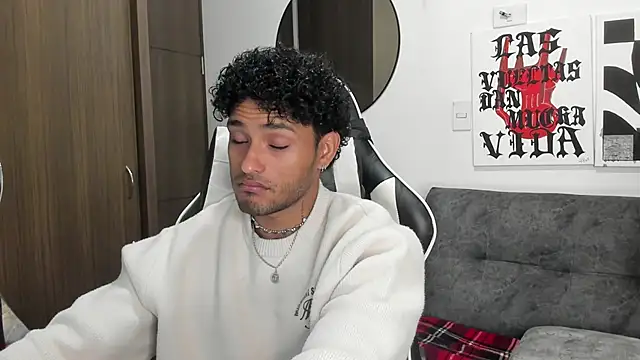 Snapshot of Alessandro_Vanni chatting on January 18, 2:15 am Alessandro Vanni online show from January 18, 2:15 am