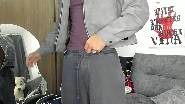 Snapshot of Alessandro_Vanni chatting on February 8, 12:36 am Alessandro Vanni online show from February 8, 12:36 am