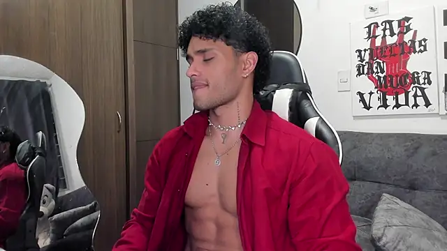 Snapshot of Alessandro_Vanni chatting on February 10, 3:32 am Alessandro Vanni online show from February 10, 3:32 am