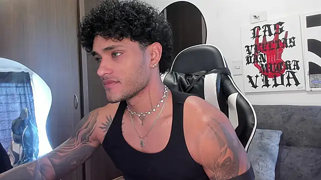 Snapshot of Alessandro_Vanni chatting on February 12, 2:34 pm Alessandro Vanni online show from February 12, 2:34 pm