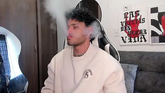 Snapshot of Alessandro_Vanni chatting on February 14, 4:04 pm Alessandro Vanni online show from February 14, 4:04 pm