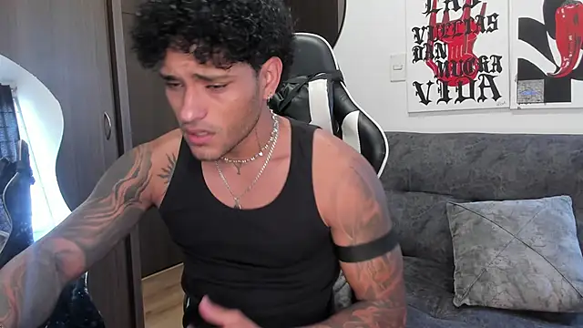 Snapshot of Alessandro_Vanni chatting on February 18, 2:35 pm Alessandro Vanni online show from February 18, 2:35 pm