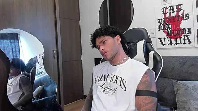 Snapshot of Alessandro_Vanni chatting on February 19, 2:57 pm Alessandro Vanni online show from February 19, 2:57 pm