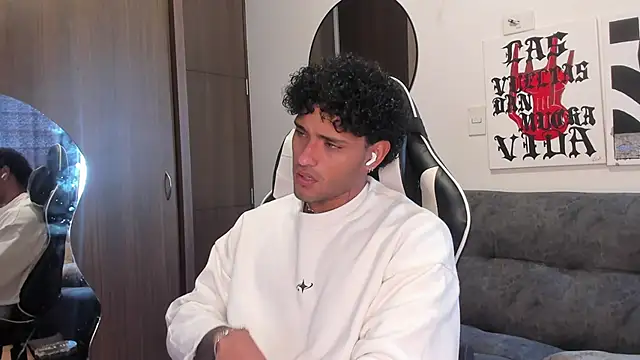 Snapshot of Alessandro_Vanni chatting on February 25, 3:21 pm Alessandro Vanni online show from February 25, 3:21 pm