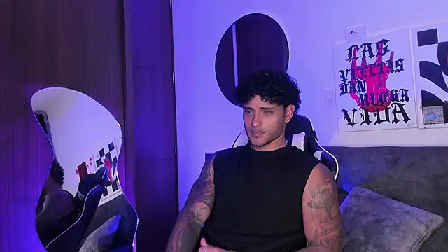 Snapshot of Alessandro_Vanni chatting on March 2, 2:36 am Alessandro Vanni online show from March 2, 2:36 am