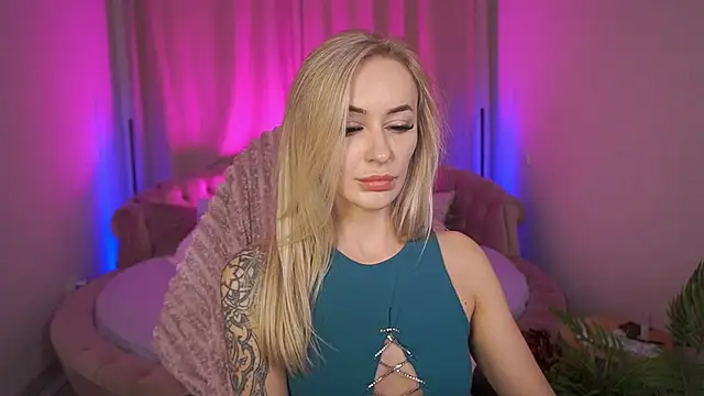 Snapshot of GraceCandy chatting on October 8, 9:23 pm GraceCandy online show from October 8, 9:23 pm