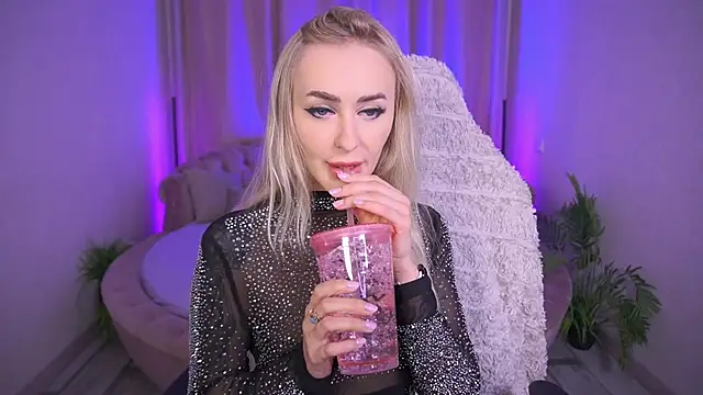 Snapshot of GraceCandy chatting on November 23, 11:48 pm GraceCandy online show from November 23, 11:48 pm