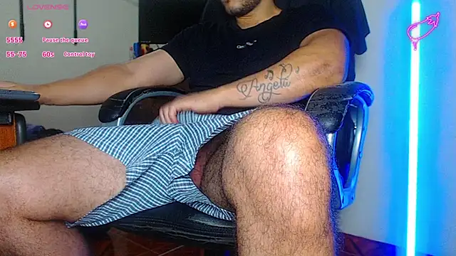 Snapshot of --mAk-- chatting on February 9, 1:44 am --mAk-- online show from February 9, 1:44 am