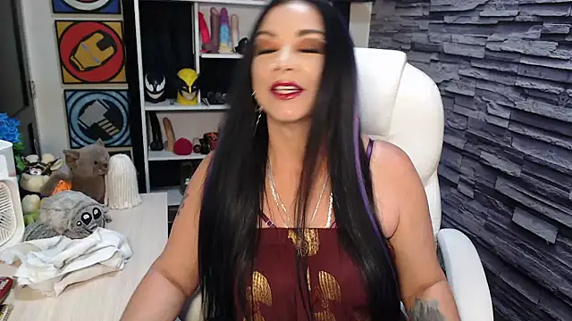 Snapshot of Cruela_deviil chatting on May 13, 9:55 pm Cruela deviil online show from May 13, 9:55 pm