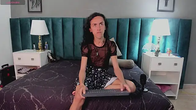 Snapshot of Karol_fenixx chatting on December 29, 3:24 pm Karol fenixx online show from December 29, 3:24 pm