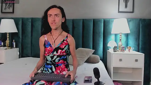 Snapshot of Karol_fenixx chatting on January 8, 10:16 pm Karol fenixx online show from January 8, 10:16 pm