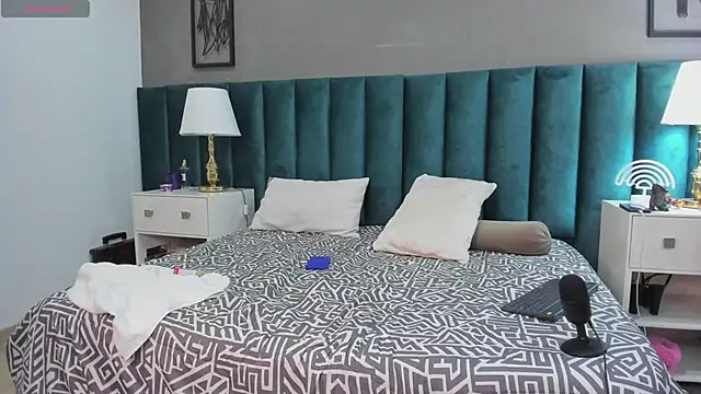 Snapshot of Karol_fenixx chatting on February 3, 7:51 am Karol fenixx online show from February 3, 7:51 am