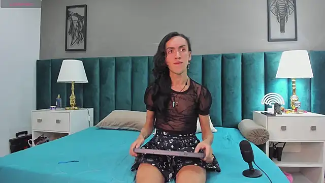 Snapshot of Karol_fenixx chatting on February 4, 9:38 am Karol fenixx online show from February 4, 9:38 am