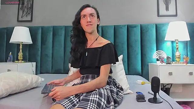 Snapshot of Karol_fenixx chatting on February 6, 7:24 am Karol fenixx online show from February 6, 7:24 am