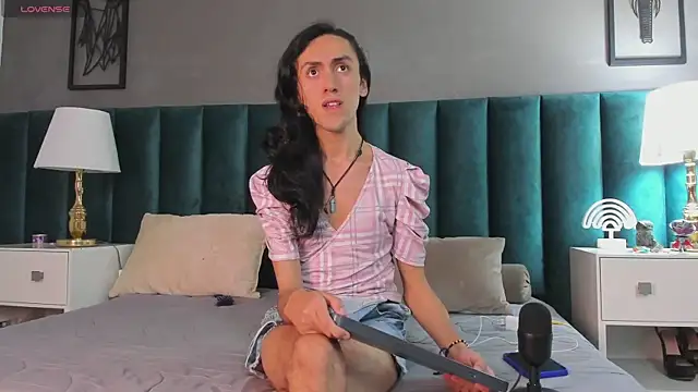 Snapshot of Karol_fenixx chatting on February 27, 12:13 pm Karol fenixx online show from February 27, 12:13 pm