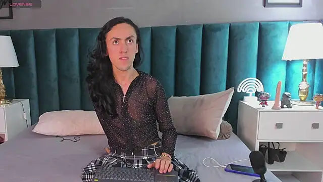 Snapshot of Karol_fenixx chatting on March 7, 8:02 am Karol fenixx online show from March 7, 8:02 am