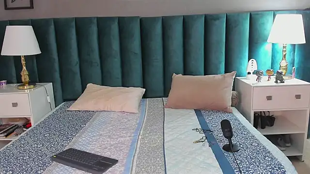 Snapshot of Karol_fenixx chatting on March 18, 6:59 pm Karol fenixx online show from March 18, 6:59 pm