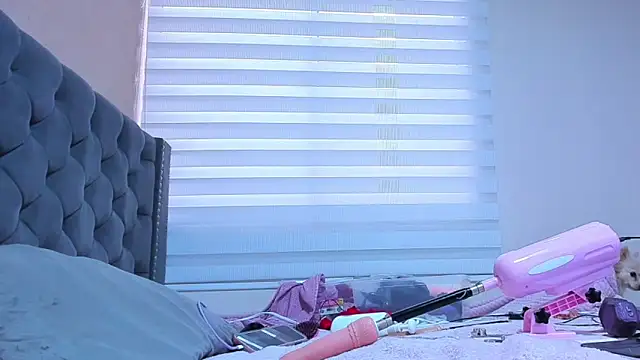 Imannejulienne online show from March 6, 10:28 pm