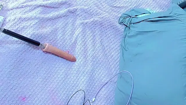 Imannejulienne online show from April 1, 1:50 am