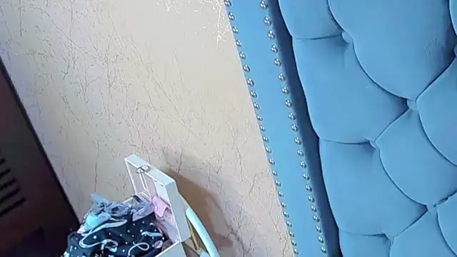 Imannejulienne online show from April 5, 12:41 am