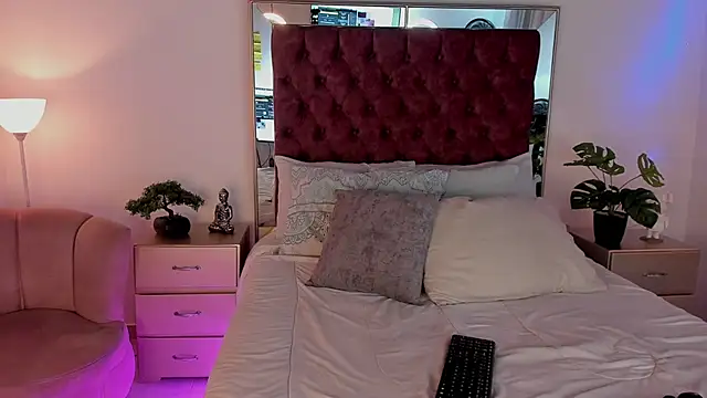 Snapshot of pamela_reyes_ chatting on February 24, 9:41 pm pamela reyes online show from February 24, 9:41 pm