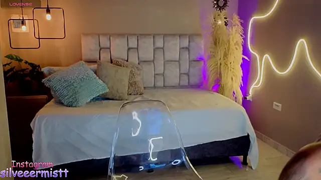 pamela reyes  online show from October 11, 7:34 pm