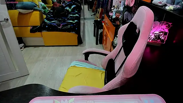 Softie Sofy online show from April 7, 4:13 am