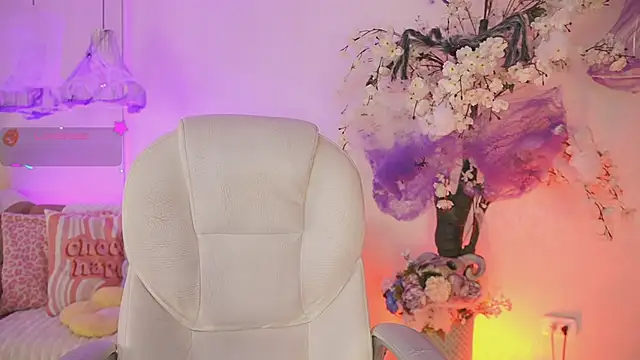 Snapshot of DalahiaRush chatting on October 30, 7:03 pm DalahiaRush online show from October 30, 7:03 pm