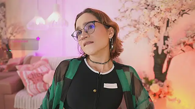 Snapshot of DalahiaRush chatting on November 7, 7:03 pm DalahiaRush online show from November 7, 7:03 pm