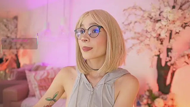 Snapshot of DalahiaRush chatting on November 13, 7:02 pm DalahiaRush online show from November 13, 7:02 pm