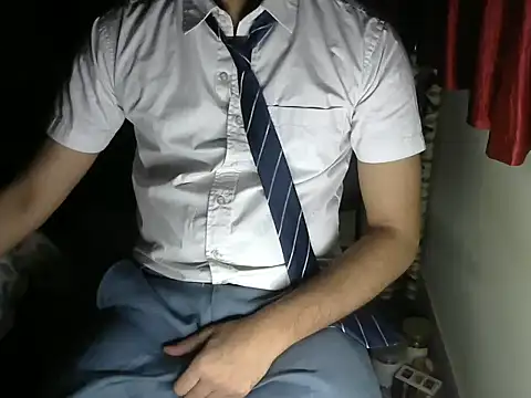 aloneboy1996 online show from October 18, 7:03 pm