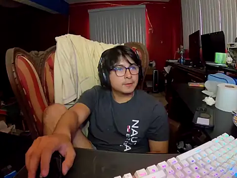 Nathanroberts111 online show from April 16, 11:29 pm