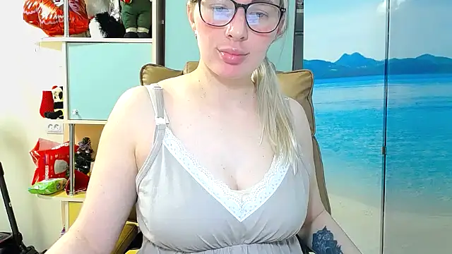 Snapshot of miaa_sunn chatting on February 26, 11:42 am miaa sunn online show from February 26, 11:42 am