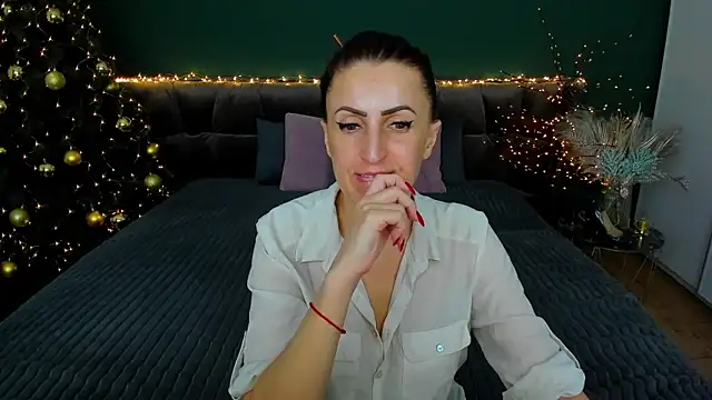 Rebecca Diamond online show from January 20, 9:35 am