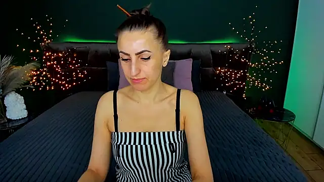 Rebecca Diamond online show from November 24, 6:46 am