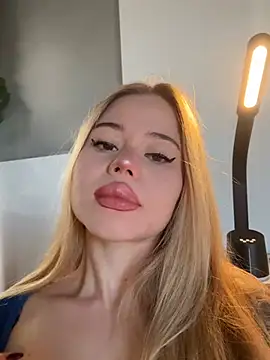 curchez  online show from February 27, 7:36 pm