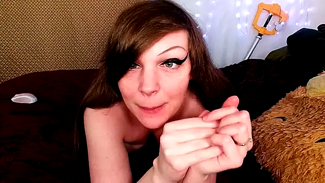 Snapshot of GamerGirlRoxyAndLee chatting on January 4, 10:13 pm GamerGirlRoxyAndLee online show from January 4, 10:13 pm