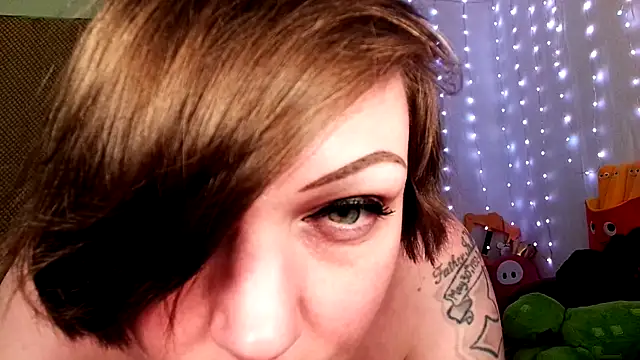 Snapshot of GamerGirlRoxyAndLee chatting on March 2, 4:07 am GamerGirlRoxyAndLee online show from March 2, 4:07 am