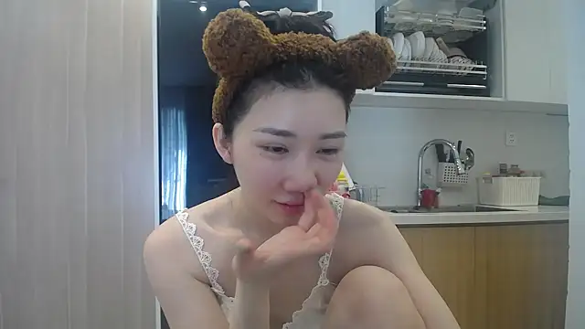 Snapshot of Asiagirll chatting on June 8, 1:50 am Asiagirll online show from June 8, 1:50 am